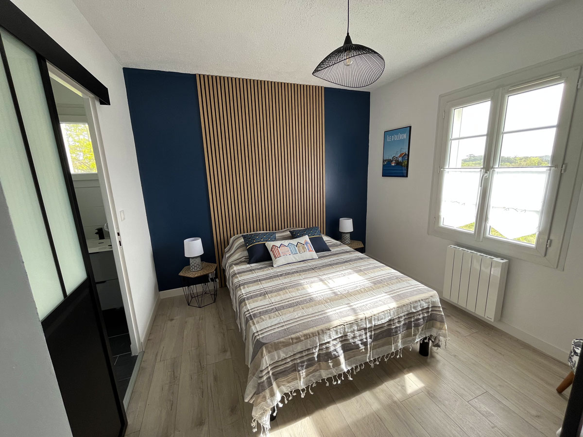 Accueil chambre 1 lit double salle de bain 2